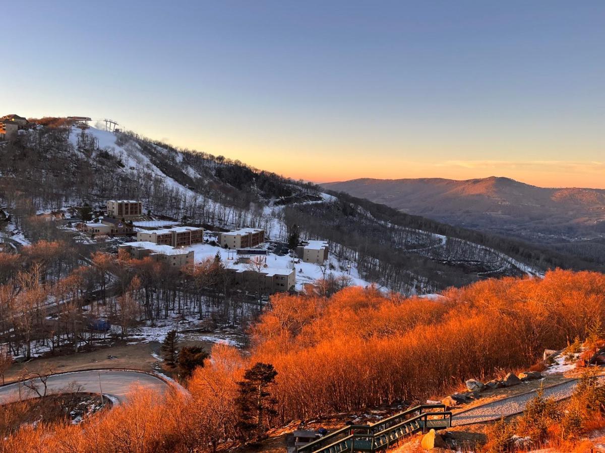 On Top Of The World At Sugar Top Resort シュガー・マウンテン エクステリア 写真