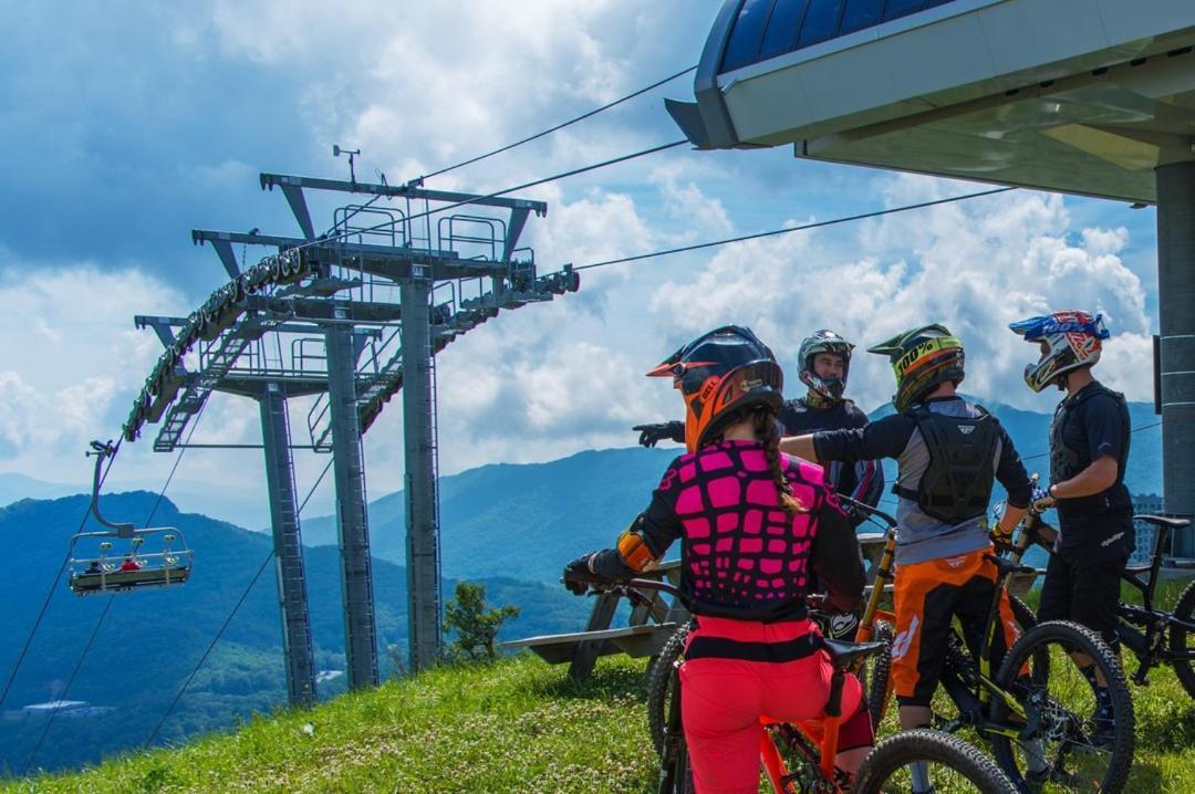 On Top Of The World At Sugar Top Resort シュガー・マウンテン エクステリア 写真